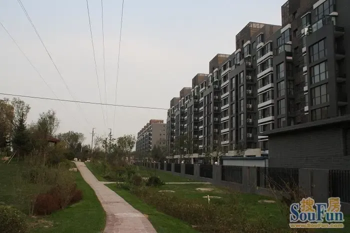 丽都东镇·滨河1号的相册-实景图09.10