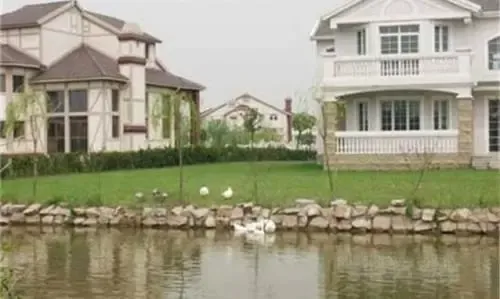 东方比华利花园别墅外景图