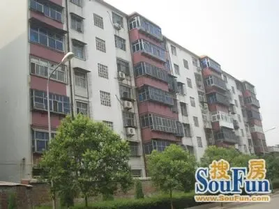 农业路职工医院家属院4室2厅2卫南北朝向2200.00元/月出租