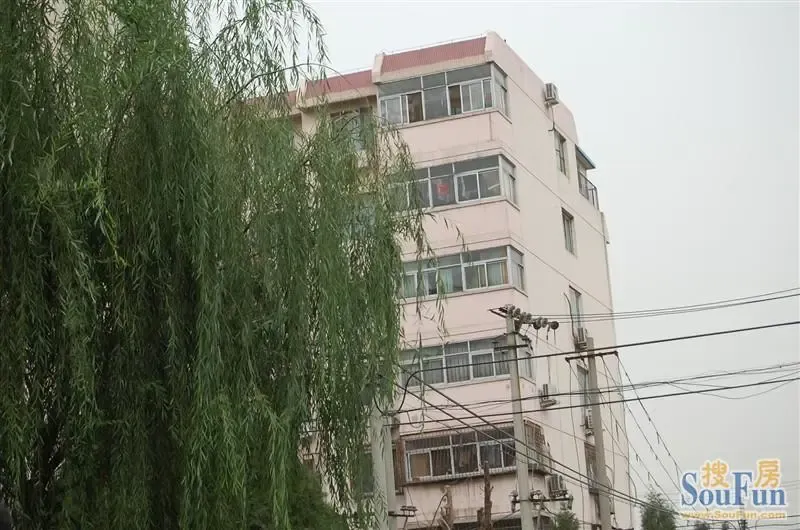 ѧ��·С���⾰ͼ