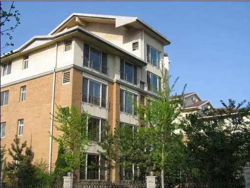 华丽山庄1室1厅1卫北朝向21000.00元/月出租