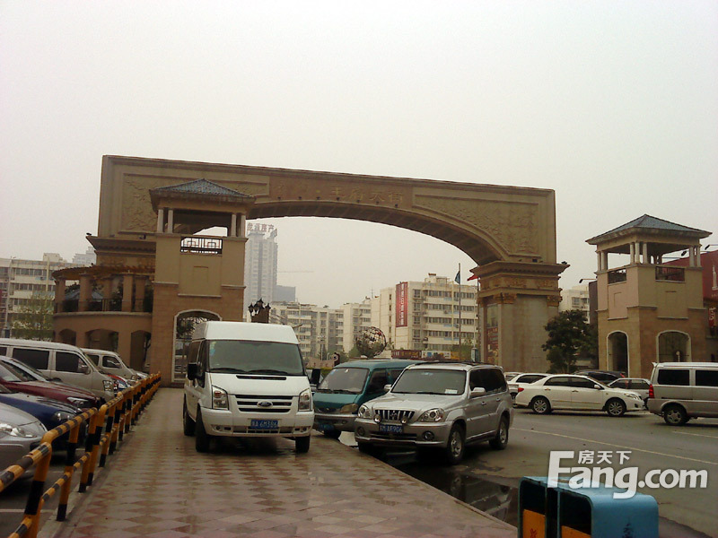 帝湖花园小区大门实景 2011 4