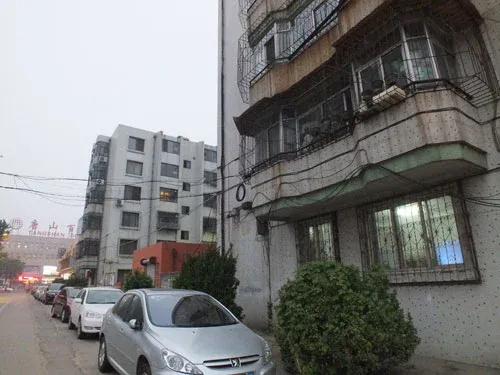 紫荆阁3室2厅2卫南北朝向1000.00元/月出租