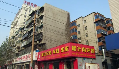 七一路28号院3室2厅2卫南朝向900.00元/月出租