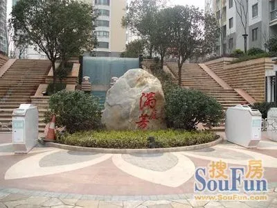 友谊嘉园4室2厅2卫南北朝向3500.00元/月出租