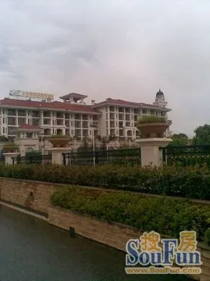 松雅小区4室2厅1卫东南朝向2200.00元/月出租