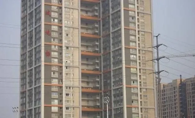 华菱新城地标3室2厅1卫东南朝向2000.00元/月出租