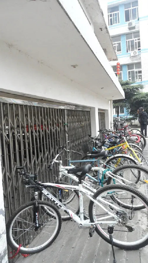 地质中学宿舍2室1厅1卫南朝向2000.00元/月出租