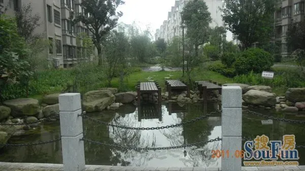 和园小区4室2厅2卫南朝向2400.00元/月出租