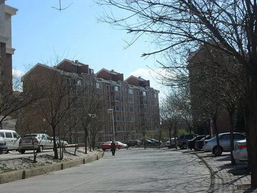 讨号板新村住宅小区3室2厅2卫南北朝向2350.00元/月出租