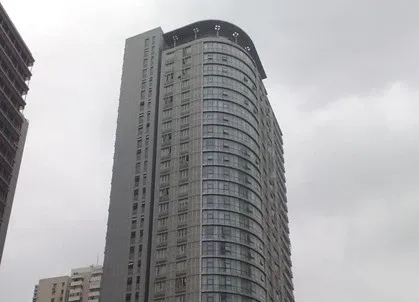 城开大厦4室2厅1卫南朝向4000.00元/月出租