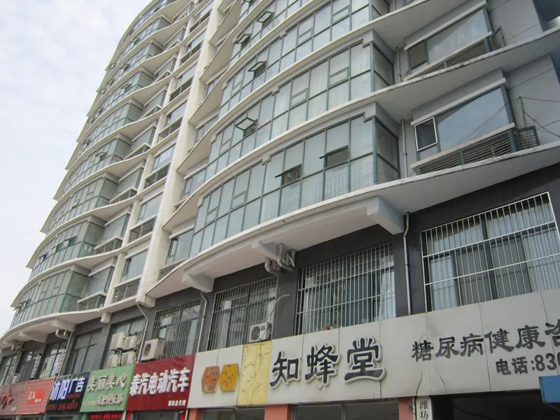 隆鑫大厦1室1厅1卫南朝向650.00元/月出租