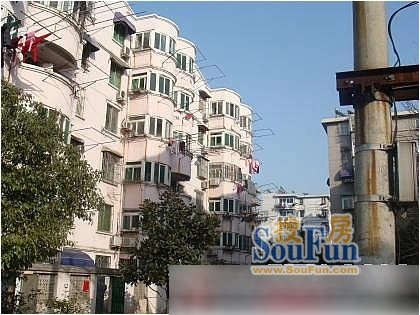 探矿厂宿舍外景图