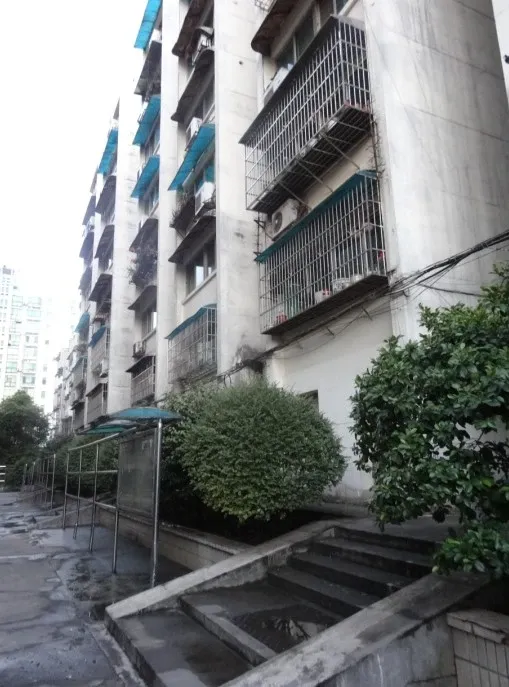 建委宿舍3室2厅2卫南朝向2600.00元/月出租