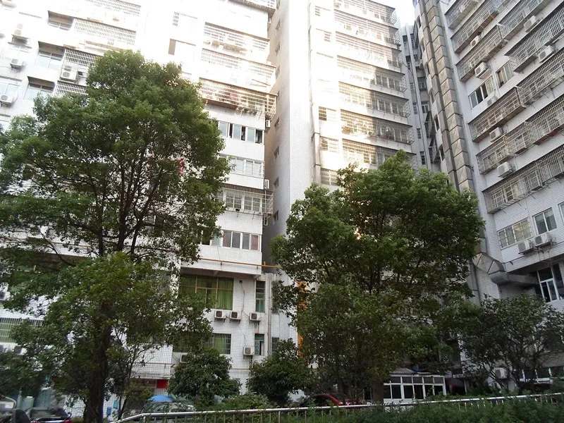 思进大厦4室2厅2卫南朝向2400.00元/月出租