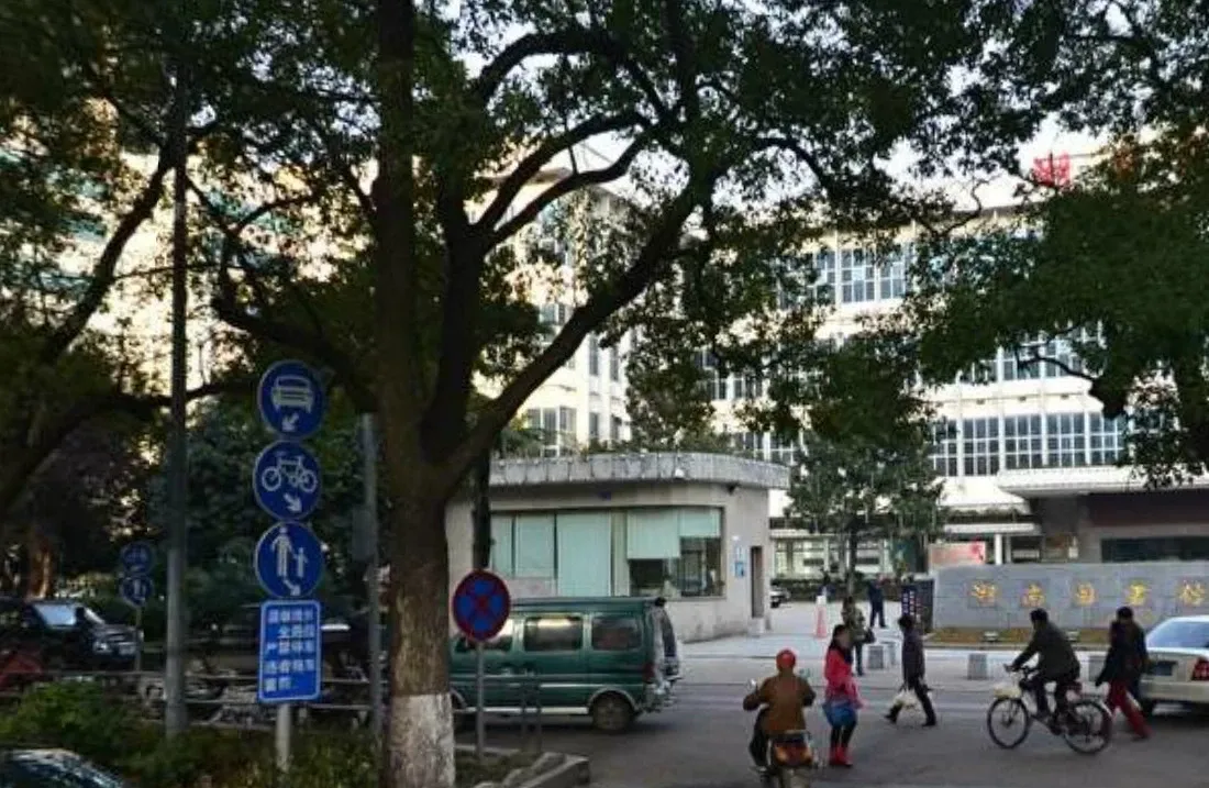省图书馆单位房3室2厅1卫南北朝向1580.00元/月出租