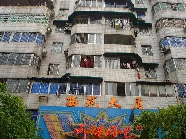 西苑大厦4室2厅2卫南朝向2000.00元/月出租