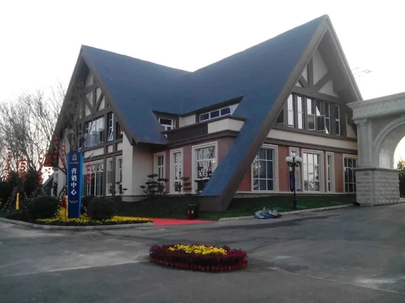 翡翠华庭高端大气的小区大门及售楼处一览-恒