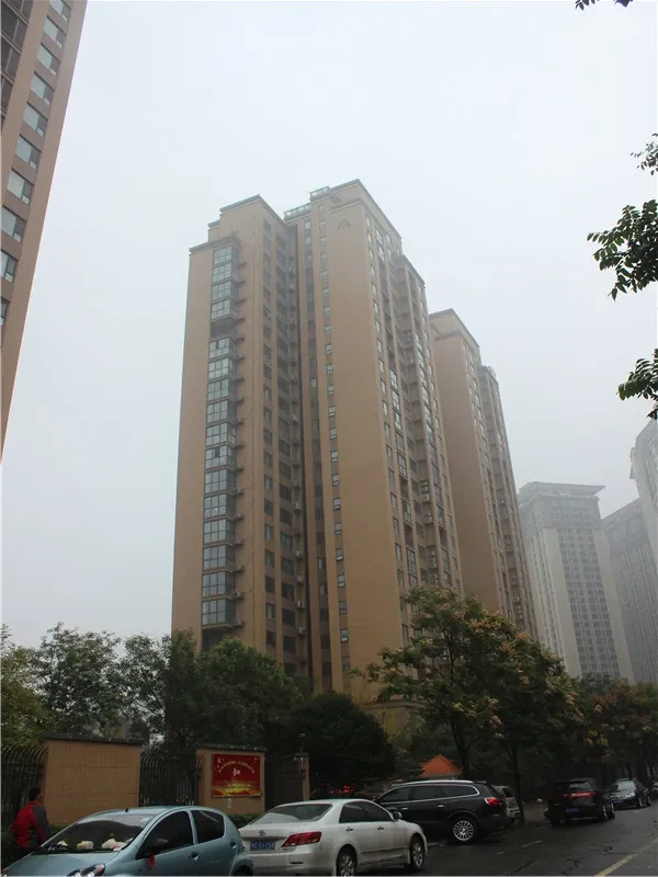 建业高尔夫花园3室2厅2卫南北朝向2500.00元/月出租