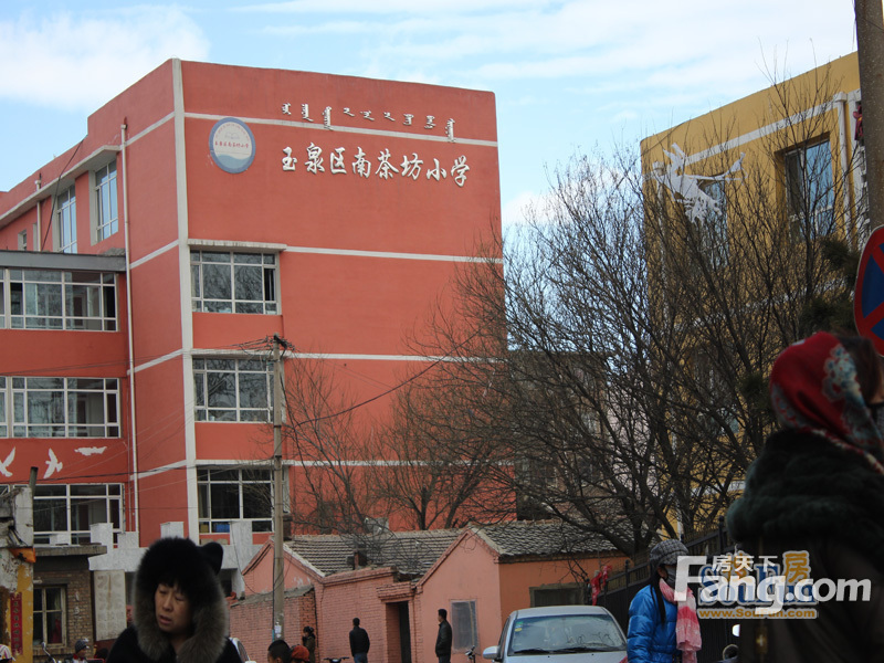 学校:五里营小学,通顺街小学,杨家巷小学;呼和浩特第一中学(自治