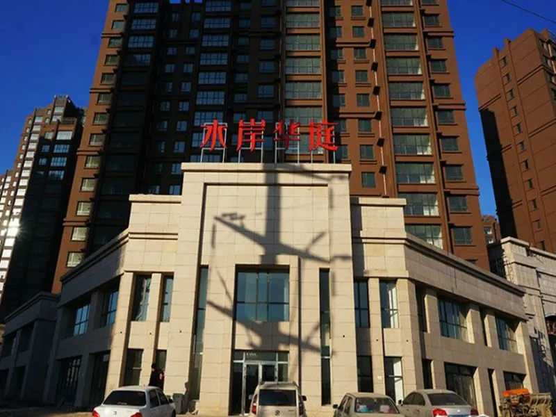 水岸华庭售楼部大门实景图
