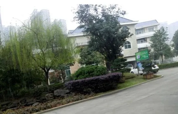 长泰豪园5室2厅3卫南北朝向4000.00元/月出租