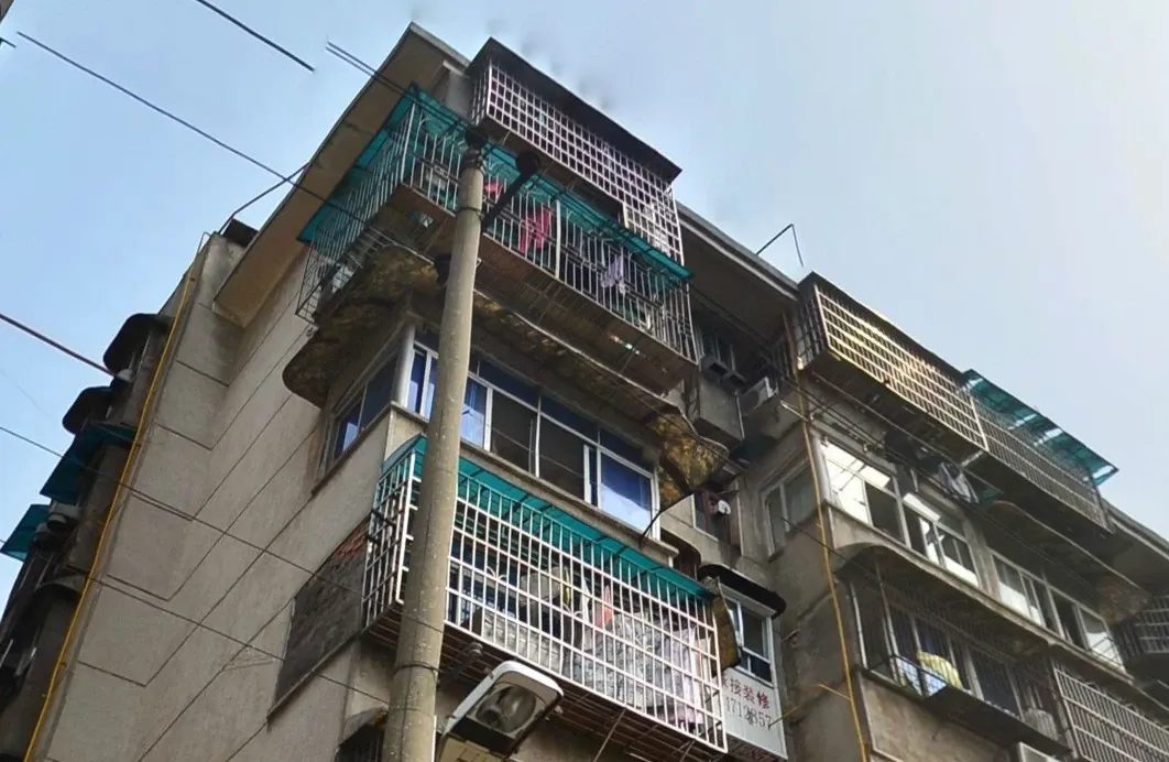 胜利小区2室2厅1卫南朝向1000.00元/月出租