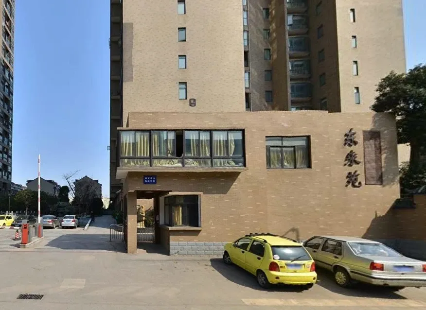 东来苑2室1厅1卫南朝向2500.00元/月出租