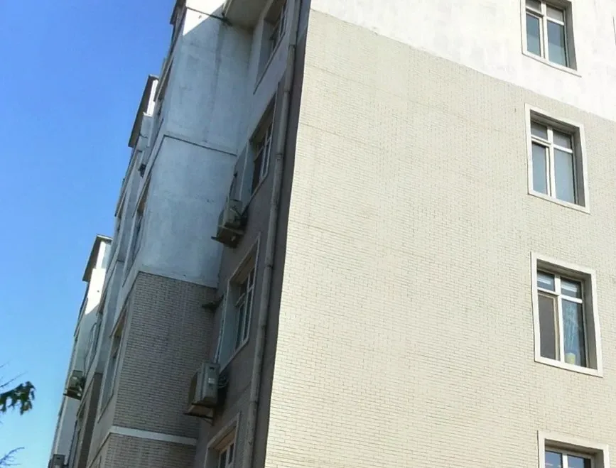 南山苑6室1厅南北朝向12000.00元/月出租