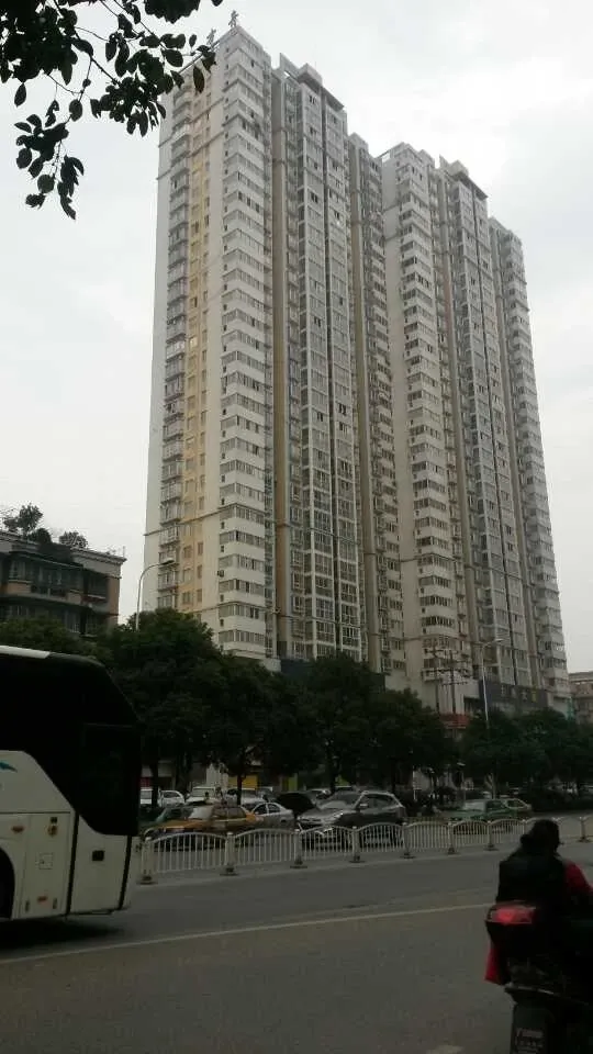诺亚方舟大厦2室2厅1卫南朝向2100.00元/月出租