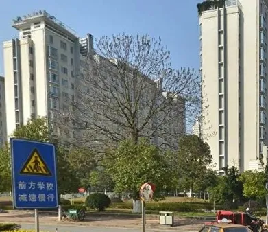 佳馨园4室2厅2卫南朝向4600.00元/月出租