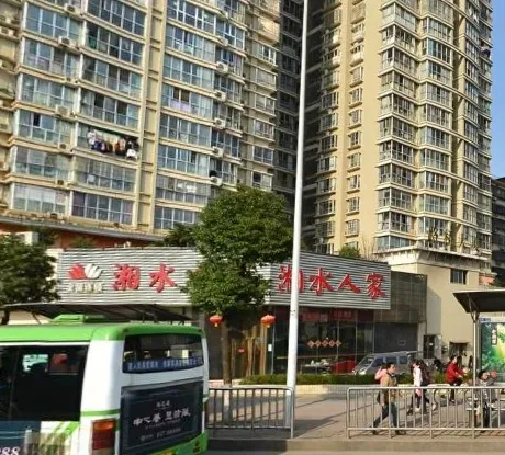 路桥大厦3室2厅1卫南朝向2500.00元/月出租