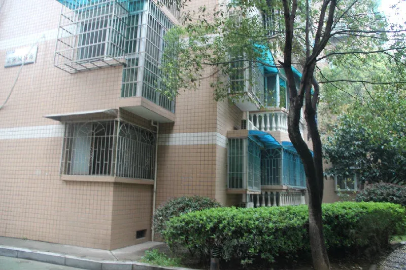 富湘园小区3室2厅2卫南朝向1700.00元/月出租