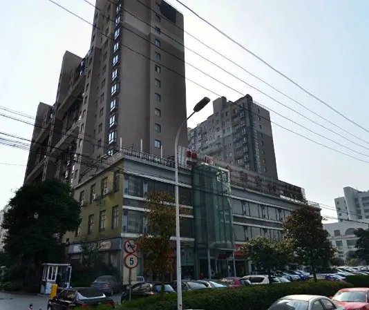 丽景新贵3室2厅2卫南朝向2300.00元/月出租