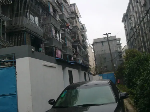 朝阳西路131号2室1厅1卫南朝向1400.00元/月出租