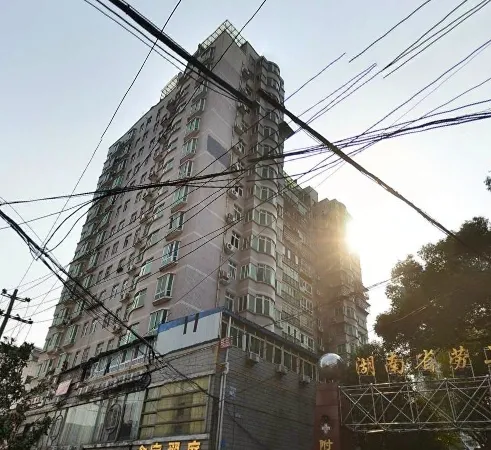 鑫宇翠庭5室2厅2卫南朝向3500.00元/月出租