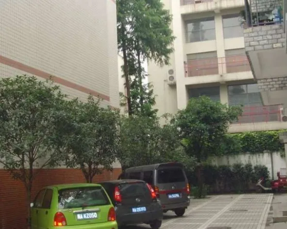 华神公寓2室1厅1卫东西朝向1650.00元/月出租