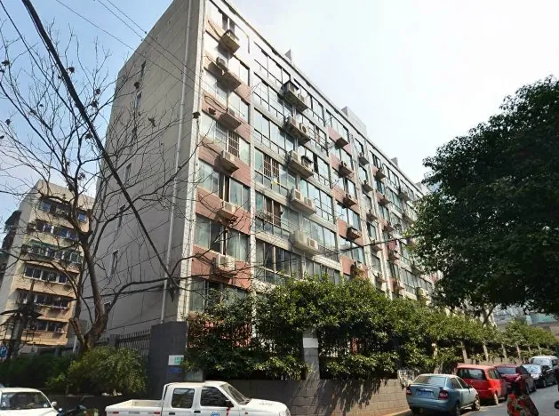 规划局宿舍4室2厅2卫南朝向3500.00元/月出租