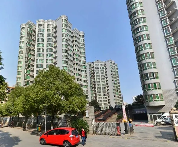 龙柏小区3室2厅1卫南朝向2000.00元/月出租