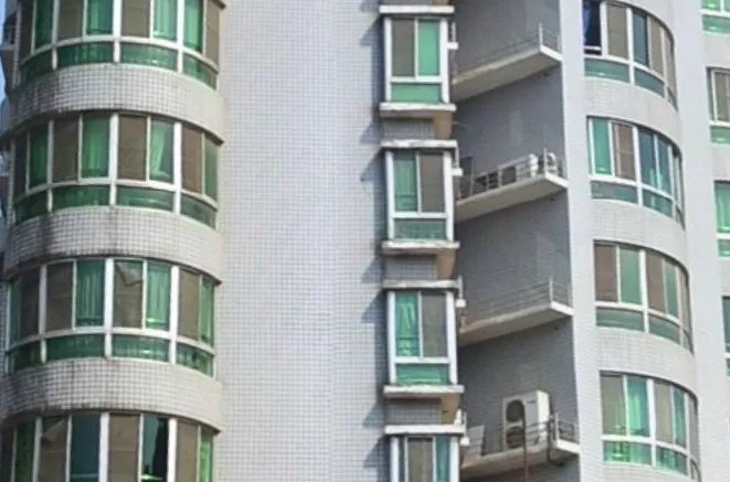 龙柏小区4室2厅2卫南朝向3000.00元/月出租