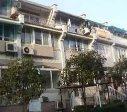 京华苑4室2厅3卫南朝向4500.00元/月出租