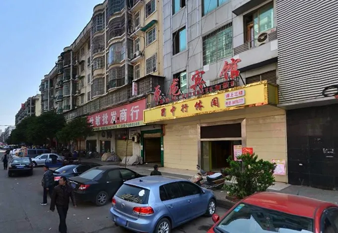 马王堆商贸城2室1厅1卫东南朝向1300.00元/月出租