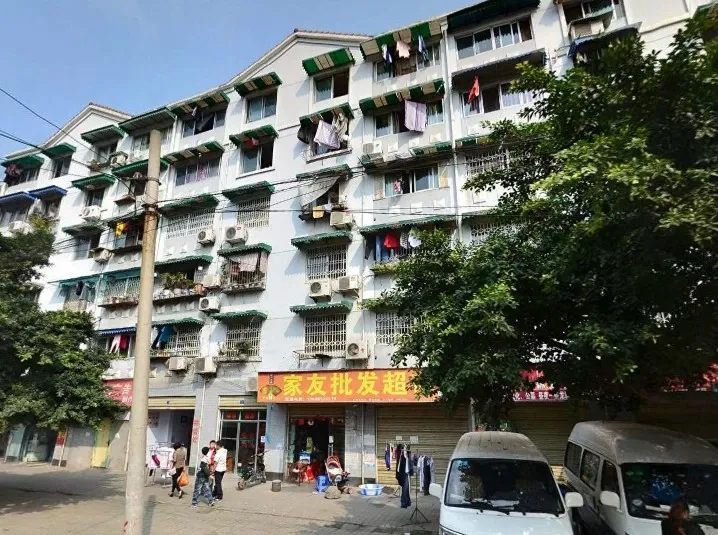 沙河新居3室2厅1卫东朝向2400.00元/月出租
