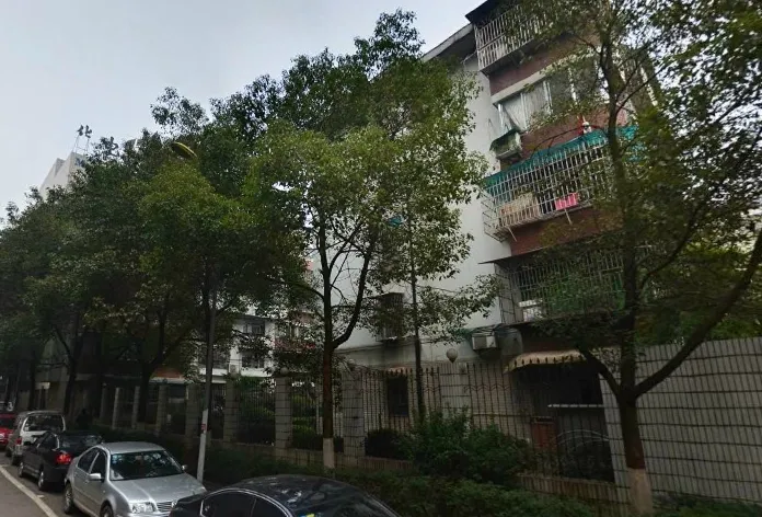 高级人才公寓1室1厅1卫南朝向1000.00元/月出租