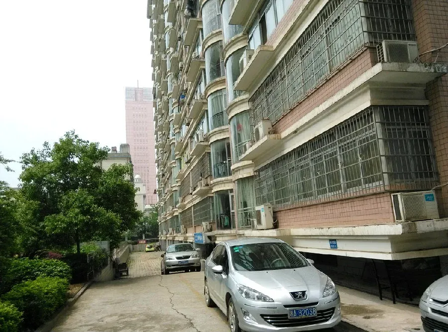 铁通大厦单位房1室1厅1卫南北朝向800.00元/月出租