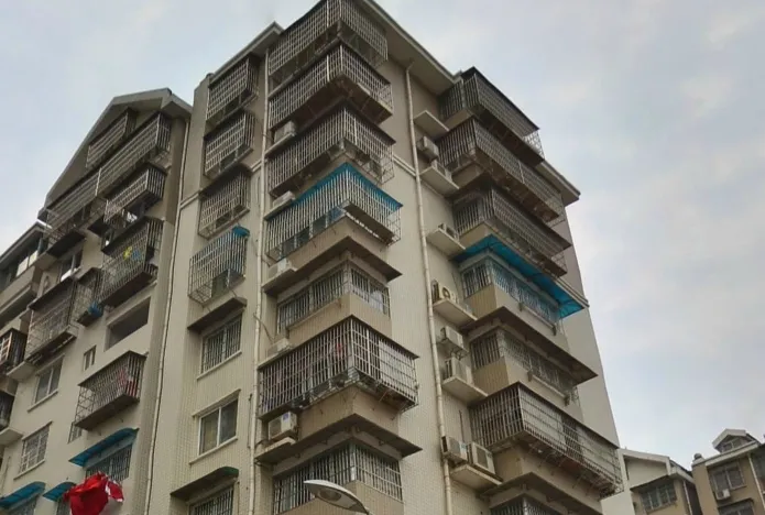 雄新华府1室1厅1卫南朝向1380.00元/月出租