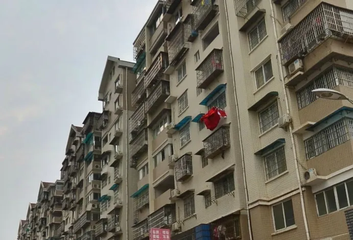 雄新华府1室1厅1卫南朝向1300.00元/月出租