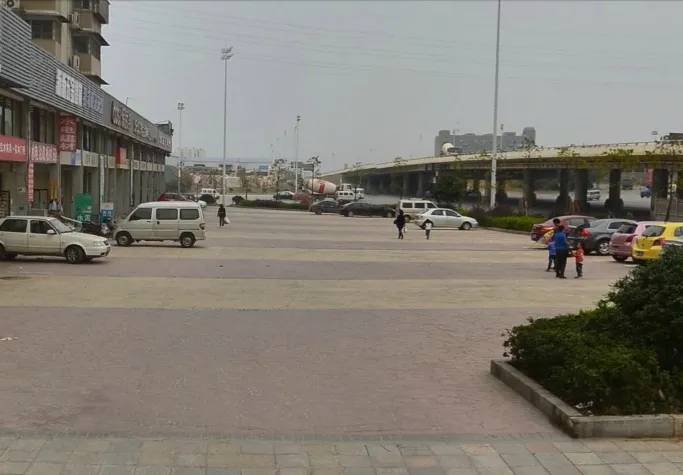 雄新华府3室2厅2卫南朝向1800.00元/月出租