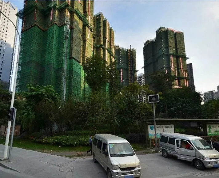 东苑锦江派2室1厅1卫东朝向2800.00元/月出租