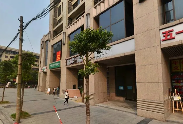 铂宫3室2厅1卫南北朝向3400.00元/月出租